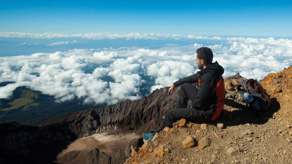 3 Jalur Pendakian Ekstrem 2025: Tantangan & Persiapan Wajib untuk Petualang Sejati