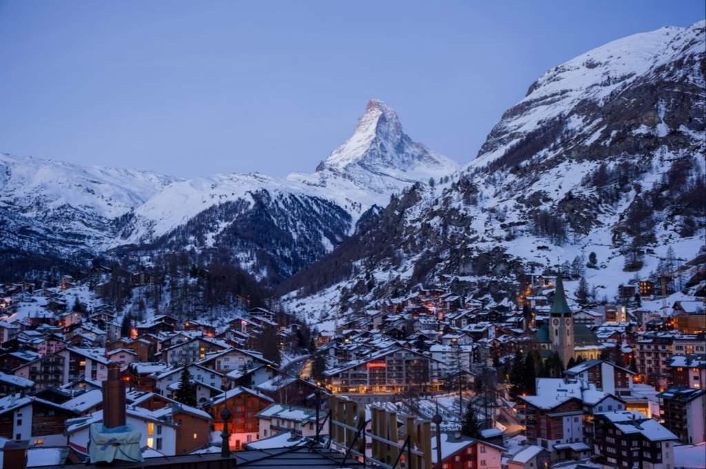 Zermatt Mulled Wine Ski Escape Musim Dingin Viral Desember 2025: Panduan Lengkap Gen Z Indonesia